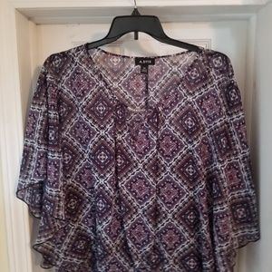 Lightweight top with tanktop underneath